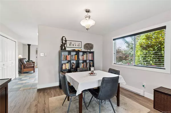 780 Humphrey Rd, Parksville, BC V9P 1C8