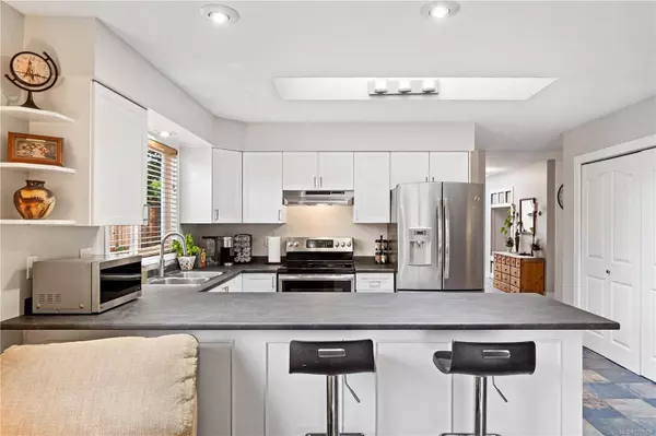 780 Humphrey Rd, Parksville, BC V9P 1C8