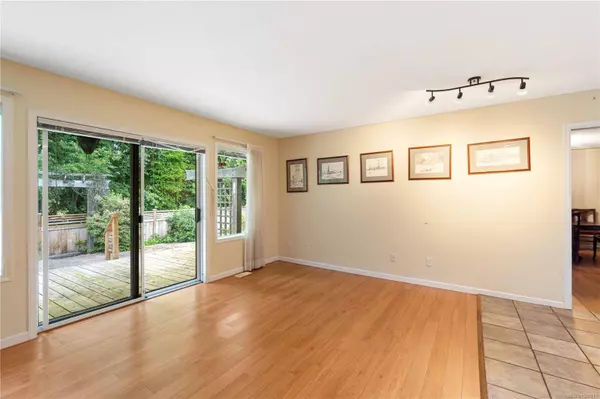 515 Seaward Way, Qualicum Beach, BC V9K 1T8