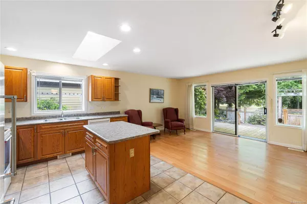 515 Seaward Way, Qualicum Beach, BC V9K 1T8