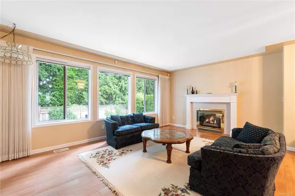 515 Seaward Way, Qualicum Beach, BC V9K 1T8