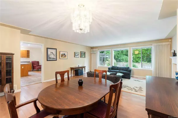 515 Seaward Way, Qualicum Beach, BC V9K 1T8