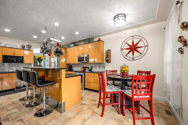 589 Monarch Dr, Courtenay, BC V9N 8R7