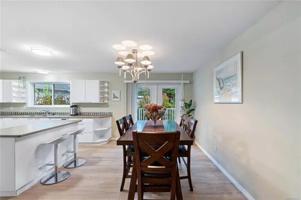 1356 Meadowood Way, Qualicum Beach, BC V9K 2S4