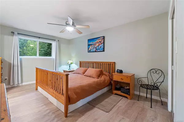 1356 Meadowood Way, Qualicum Beach, BC V9K 2S4