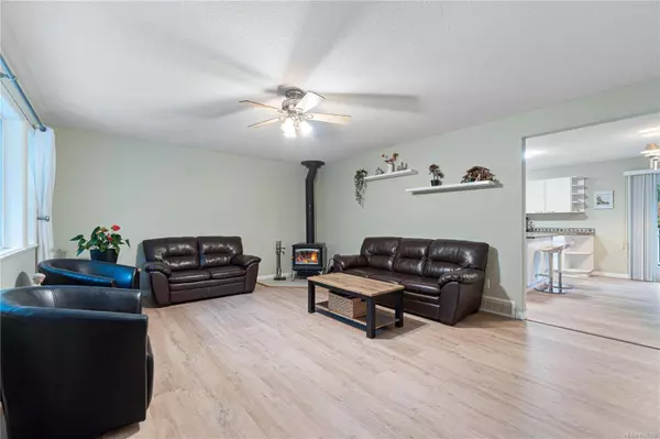 1356 Meadowood Way, Qualicum Beach, BC V9K 2S4