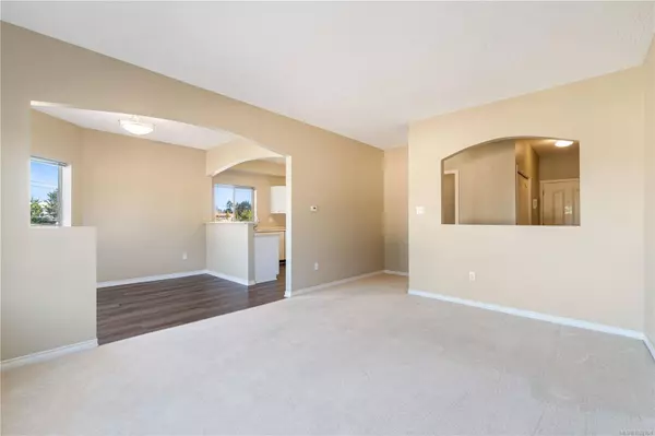 125 McCarter St #207, Parksville, BC V9P 2H6