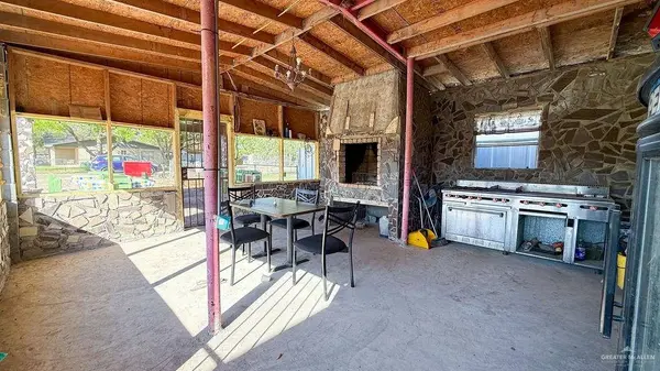 612 N FM 2360, La Grulla, TX 78582