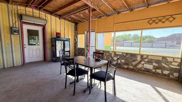 612 N FM 2360, La Grulla, TX 78582