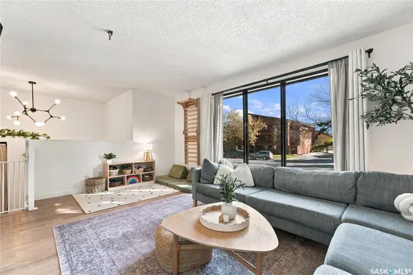 423 Russell RD, Saskatoon, SK S7K 7A8
