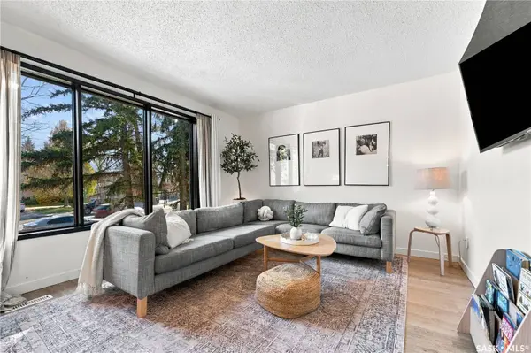 423 Russell RD, Saskatoon, SK S7K 7A8