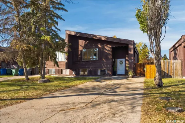 423 Russell RD, Saskatoon, SK S7K 7A8