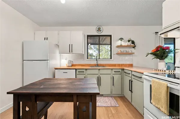 423 Russell RD, Saskatoon, SK S7K 7A8