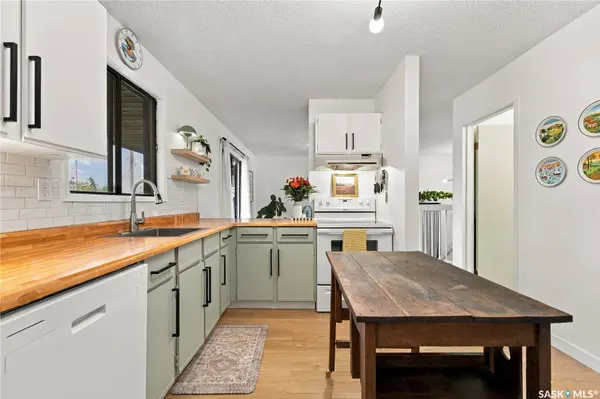 423 Russell RD, Saskatoon, SK S7K 7A8