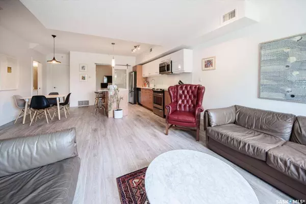 232 Sonnenschein WAY, Saskatoon, SK S7M 5N7