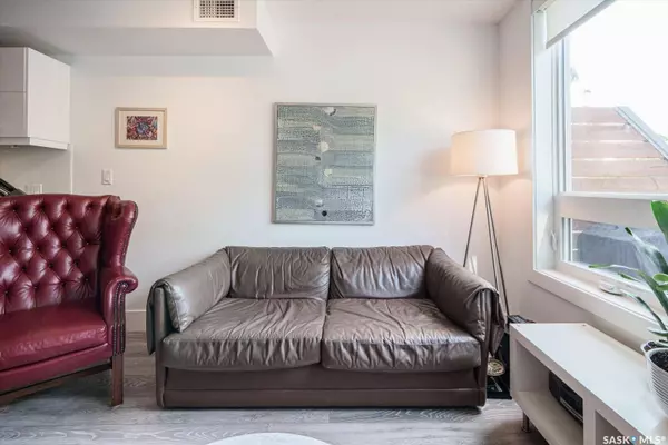 232 Sonnenschein WAY, Saskatoon, SK S7M 5N7