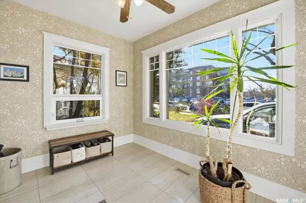 702 Queen STREET, Saskatoon, SK S7K 0M9