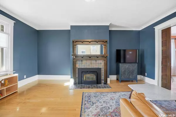 702 Queen STREET, Saskatoon, SK S7K 0M9