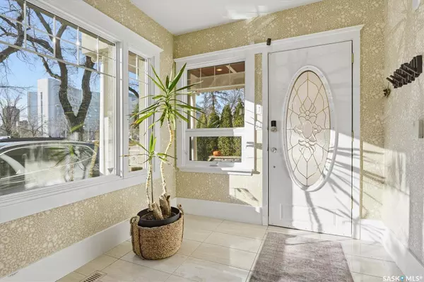 702 Queen STREET, Saskatoon, SK S7K 0M9