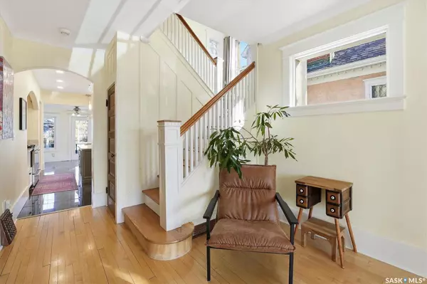 702 Queen STREET, Saskatoon, SK S7K 0M9