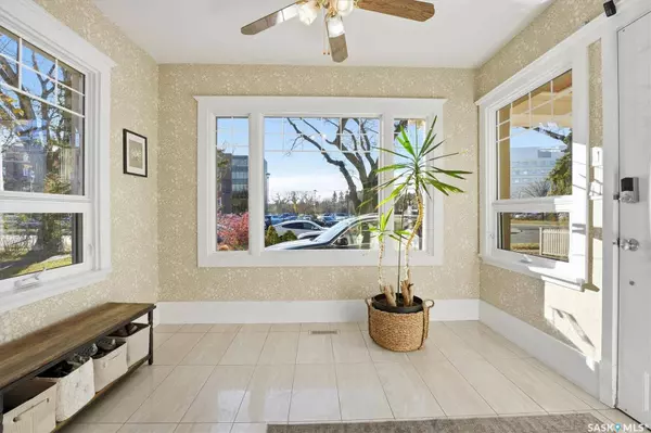 702 Queen STREET, Saskatoon, SK S7K 0M9