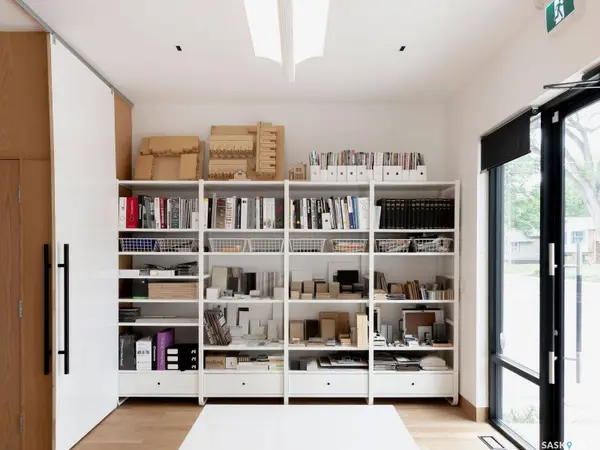 223 25th STREET W, Saskatoon, SK S7K 2J1