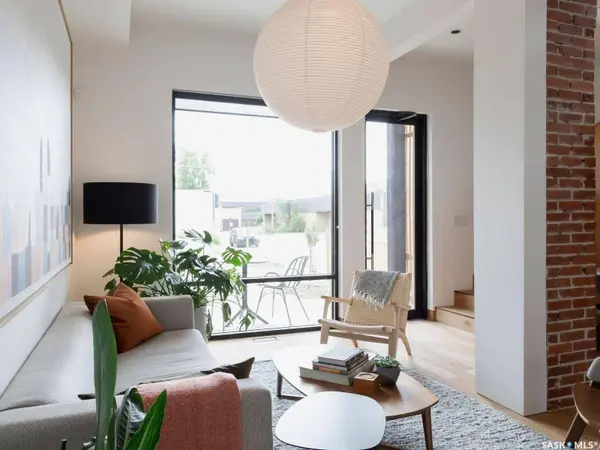 223 25th STREET W, Saskatoon, SK S7K 2J1