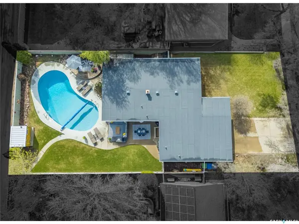 30 Cambridge CRESCENT, Saskatoon, SK S7H 3P8