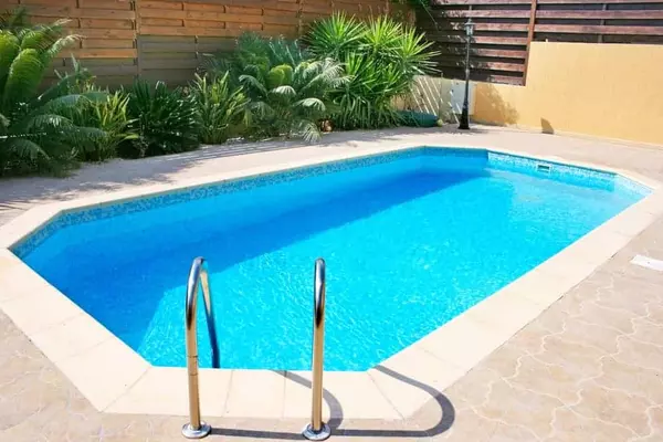 Buying a Home With a Pool? Expert Tips Every Buyer Should Know