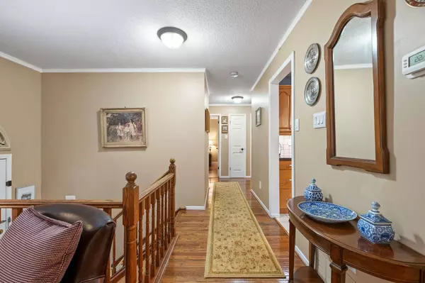 6891 Shelter Bay RD, Mississauga, ON L5N 1T8