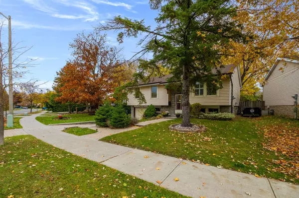 6891 Shelter Bay RD, Mississauga, ON L5N 1T8