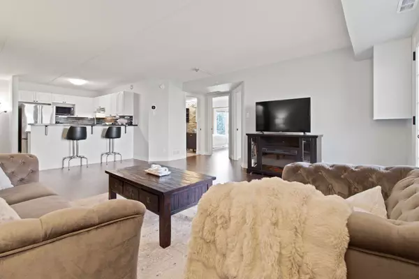 2010 Cleaver AVE #214, Burlington, ON L7M 4C1