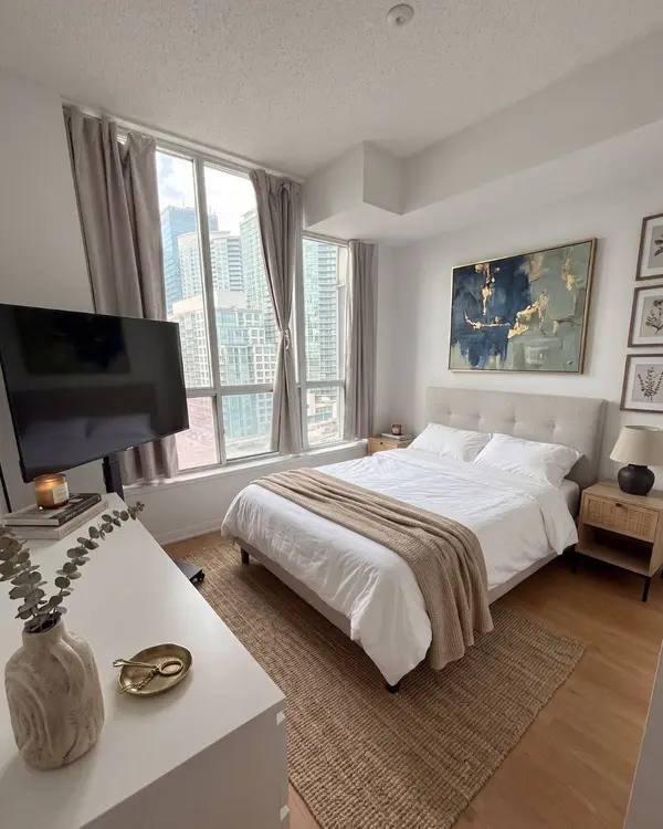 228 Queens Quay W #1501, Toronto C01, ON M5J 2X1