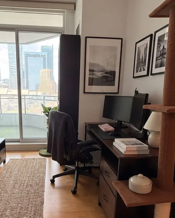228 Queens Quay W #1501, Toronto C01, ON M5J 2X1