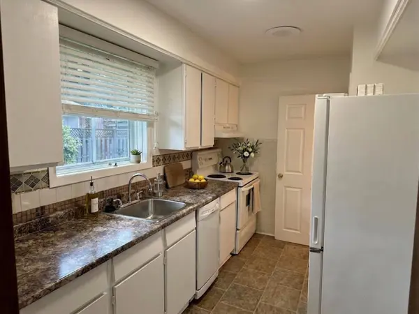 67 Lakeside DR, Grimsby, ON L3M 2L3