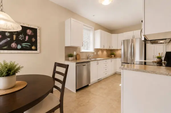 417 STALWART CRES, Blossom Park - Airport And Area, ON K1T 0H2
