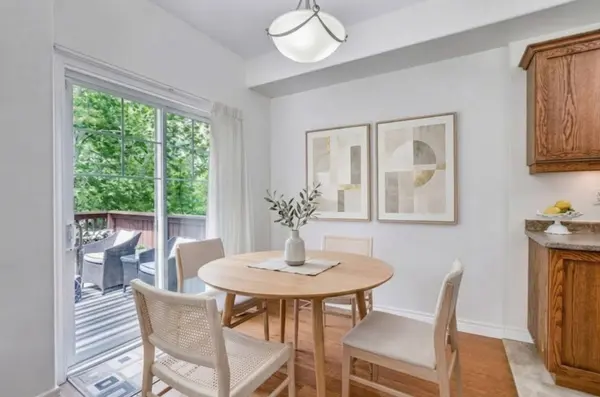 5 Liddycoat LN, Hamilton, ON L9G 0A7