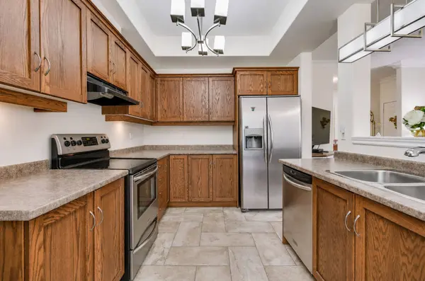5 Liddycoat LN, Hamilton, ON L9G 0A7
