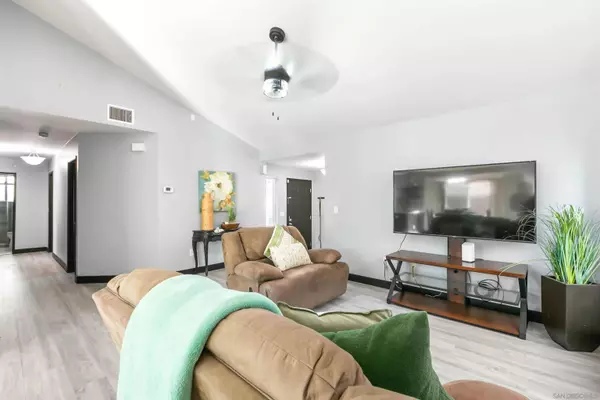 8530 Snow White Dr, El Cajon, CA 92021