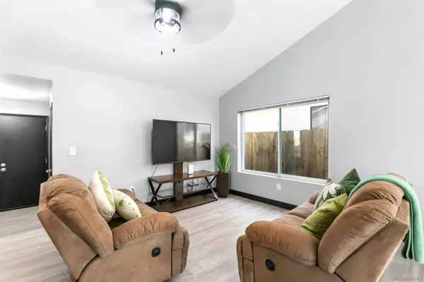 8530 Snow White Dr, El Cajon, CA 92021