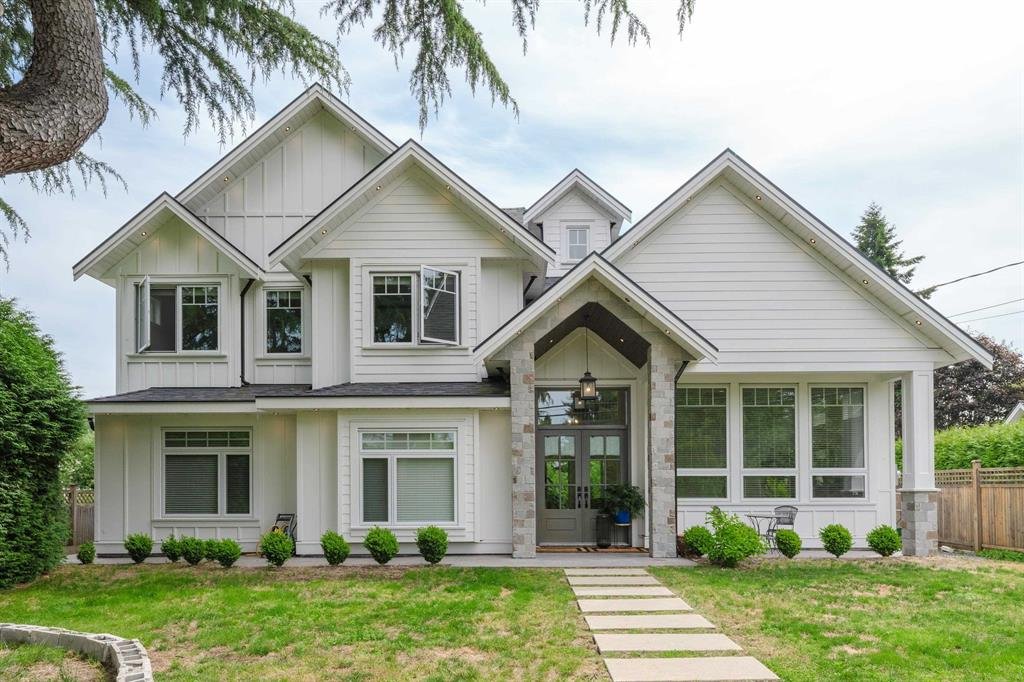Detached home in Sunnyside, with mature streets and a family-focused street character
