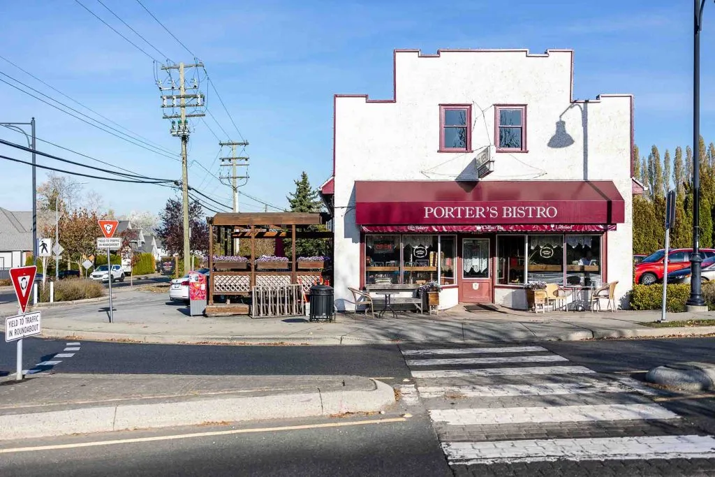 Porter's Bistro in Murrayville, the local favourite for Americano coffee & Friday-night live music