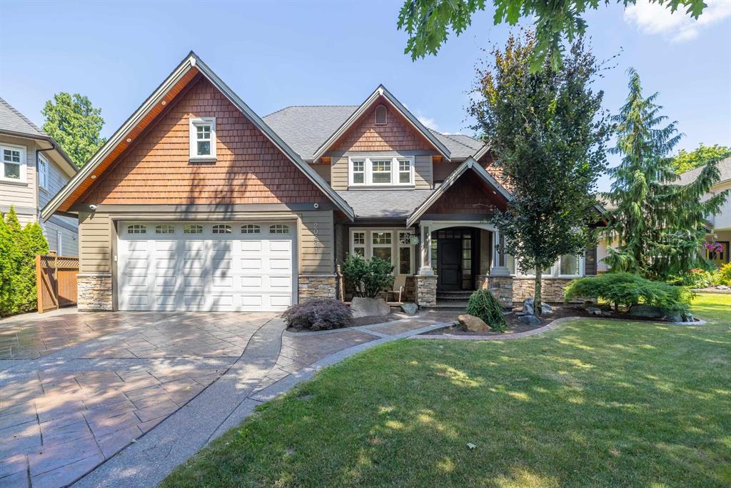 Walnut Grove craftsman detached home with mature landscaping