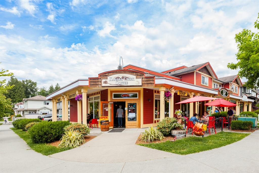 Kanaka Creek Coffee storefront with patio seating in Albion
