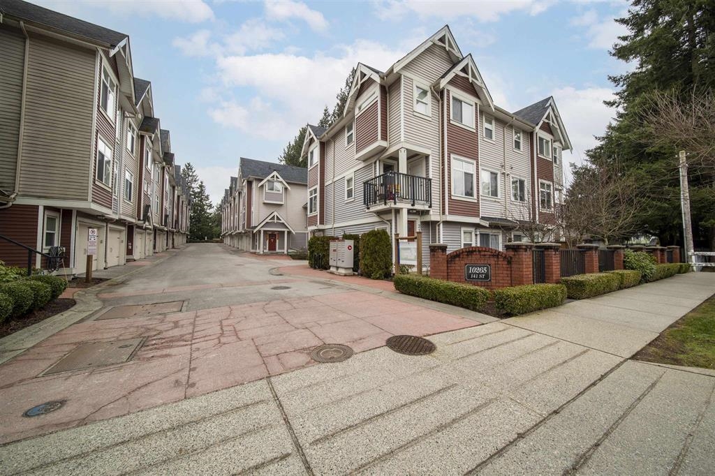 North Surrey Surrey townhouse complex