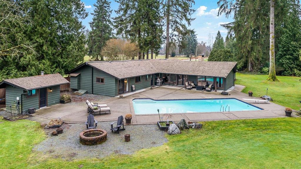 North Maple Ridge updated rural detached home on a 1-acre RS-3 lot