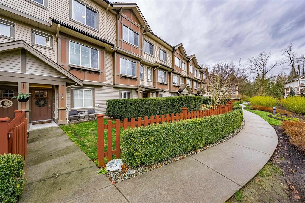 A modern townhouse in Albion Maple Ridge