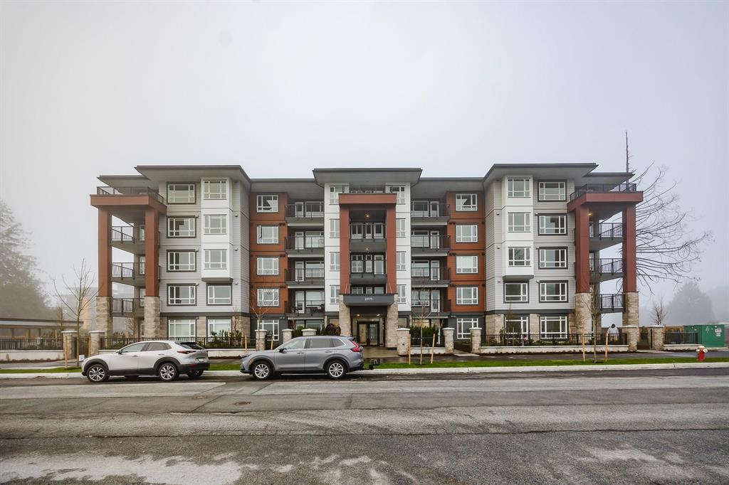 East Central Maple Ridge older condo building
