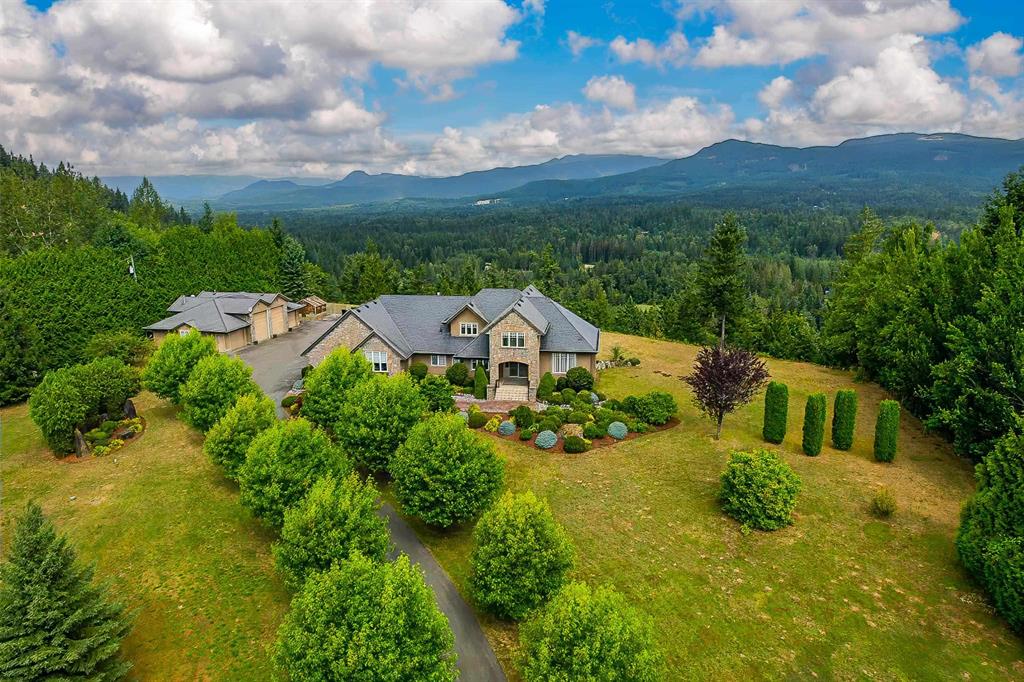 Thornhill Maple Ridge detached home on a large lot