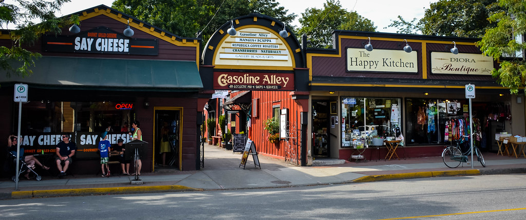 Glover Road shops and cafes in Fort Langley village